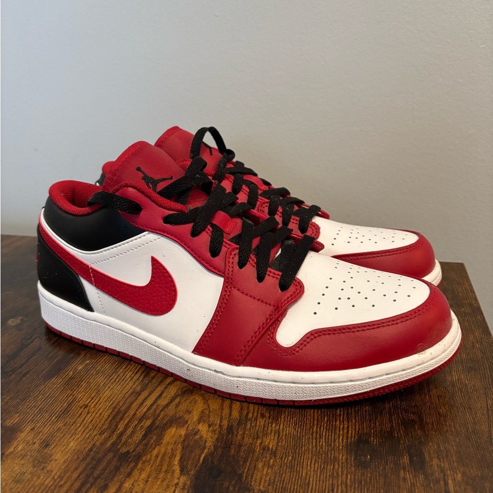 Jordan 1, red, white, black Worn Once